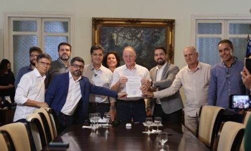 Ao lado de Victor Coelho e lideranças, Casagrande autoriza início das obras no Aeroporto de Cachoeiro