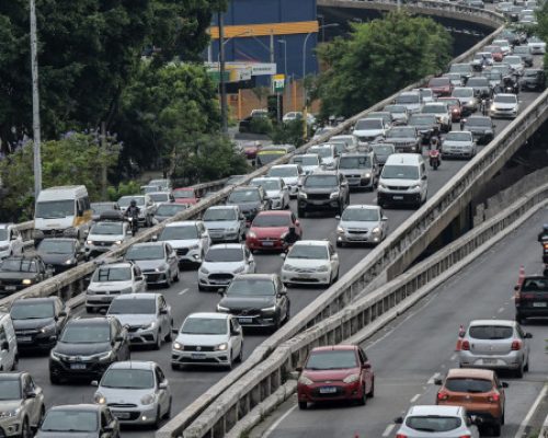 Trânsito para o feriado deve apertar na tarde desta quinta (28); veja piores horários para viajar